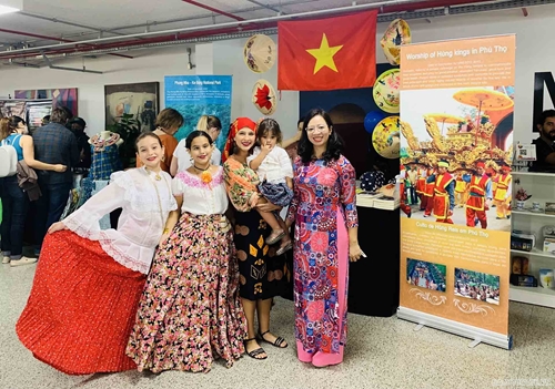 Vietnamese handicrafts and traditional cuisine introduced at Brazil’s International Bazaar